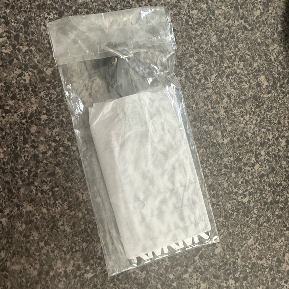 💥New- Michael Kors Luggage Tag (Today Only) - Picture 5 of 6